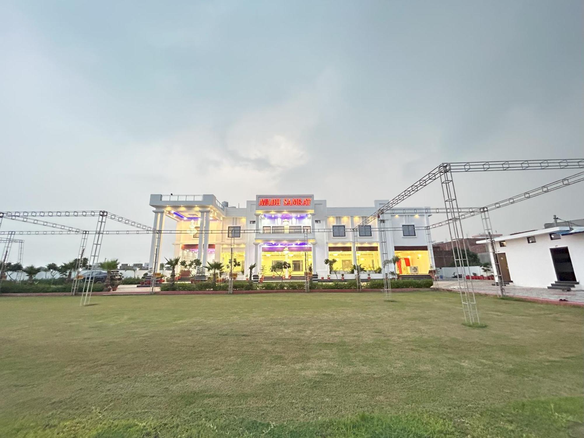 Awadh Samrat Resort Ayodhya Екстер'єр фото