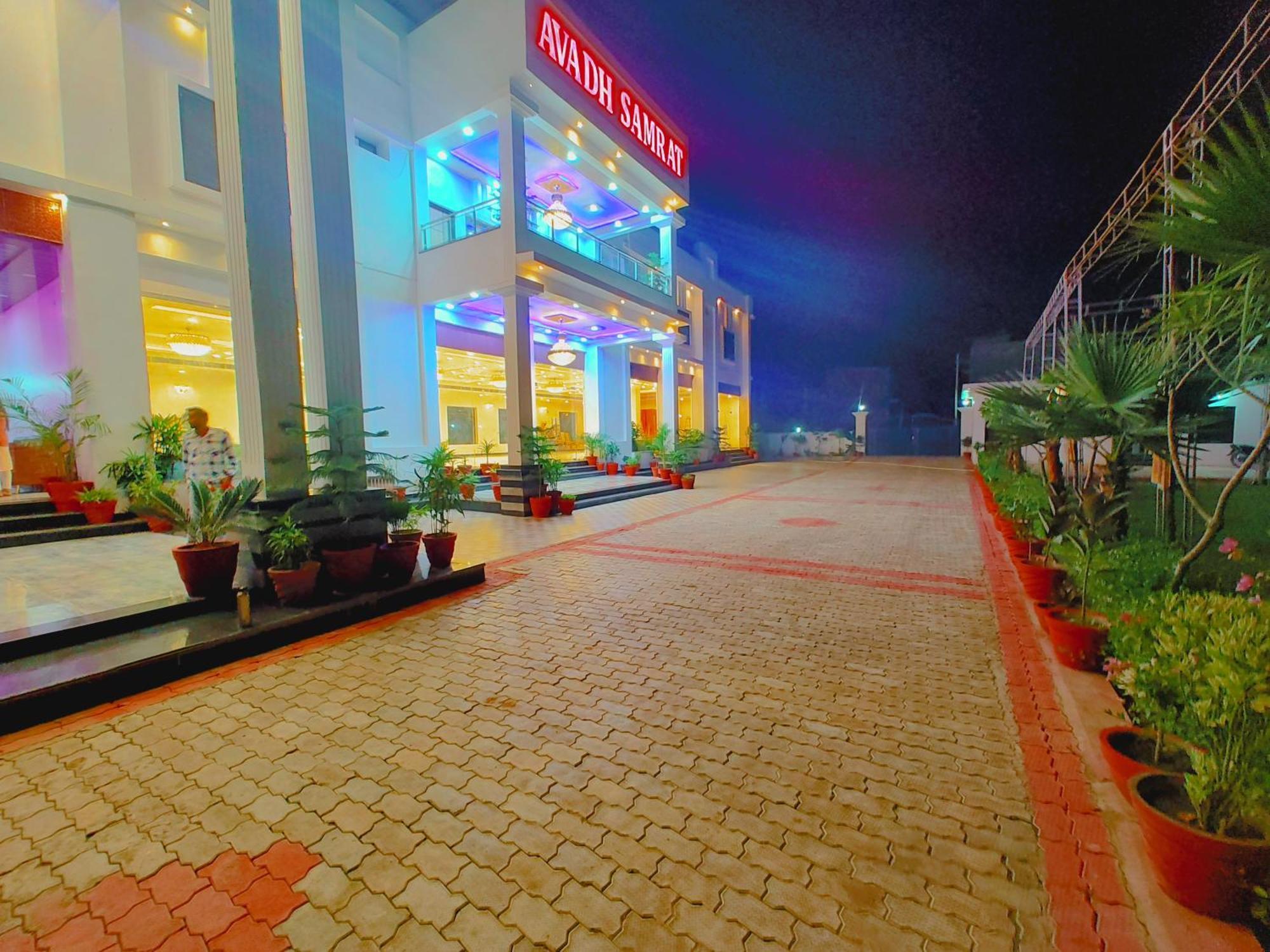 Awadh Samrat Resort Ayodhya Екстер'єр фото