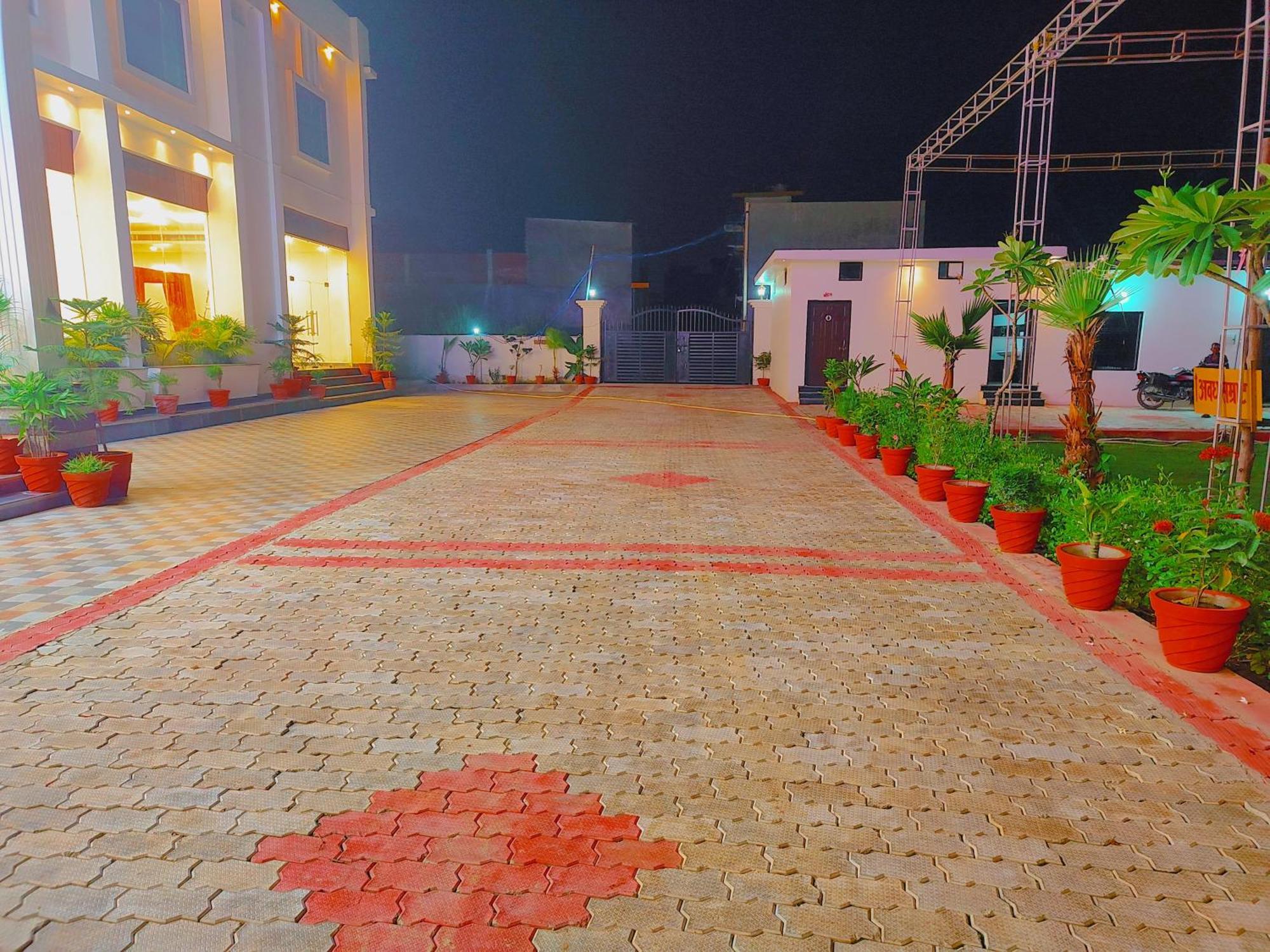 Awadh Samrat Resort Ayodhya Екстер'єр фото