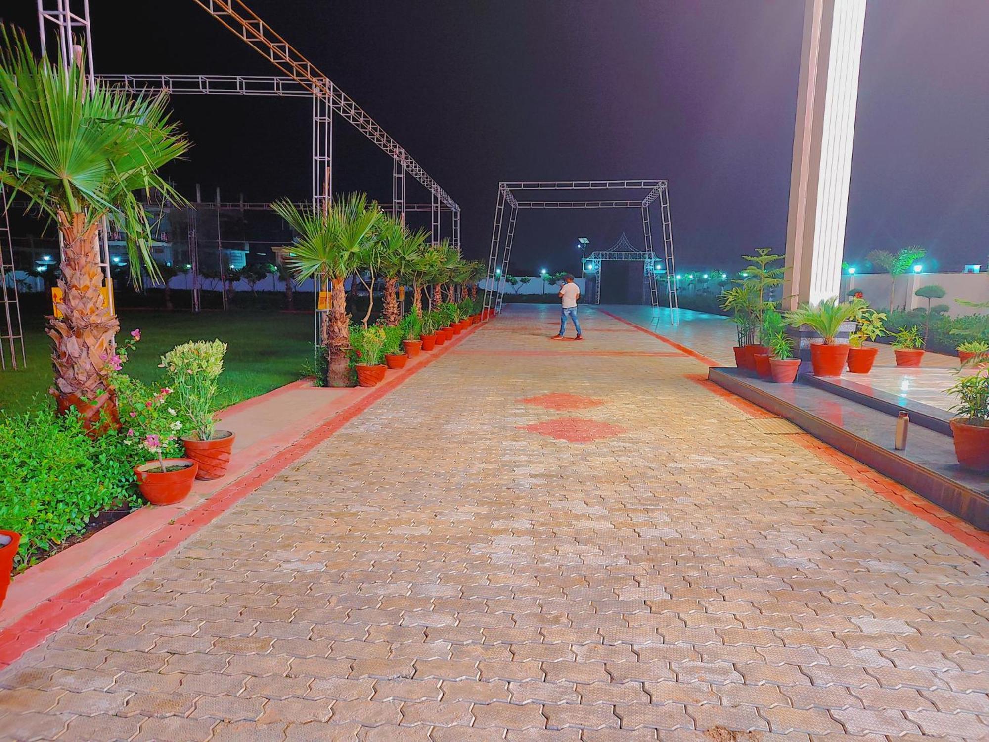 Awadh Samrat Resort Ayodhya Екстер'єр фото