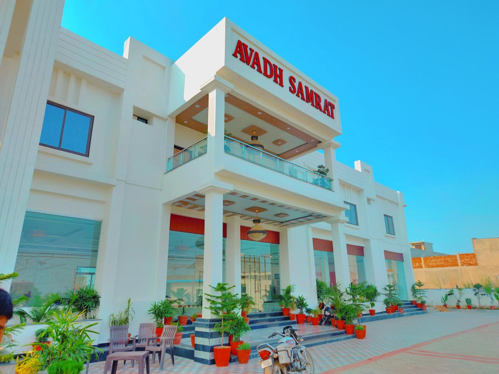 Awadh Samrat Resort Ayodhya Екстер'єр фото