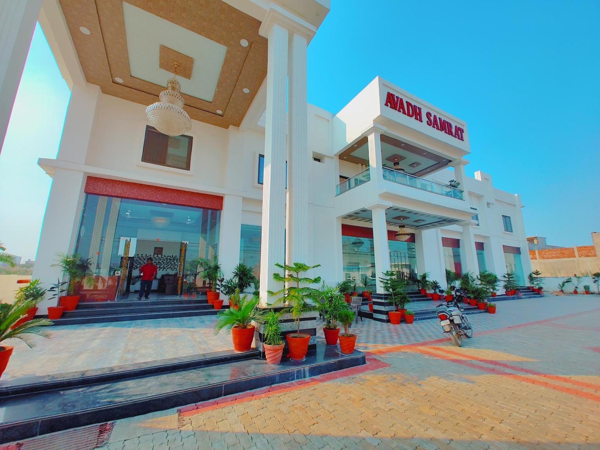 Awadh Samrat Resort Ayodhya Екстер'єр фото