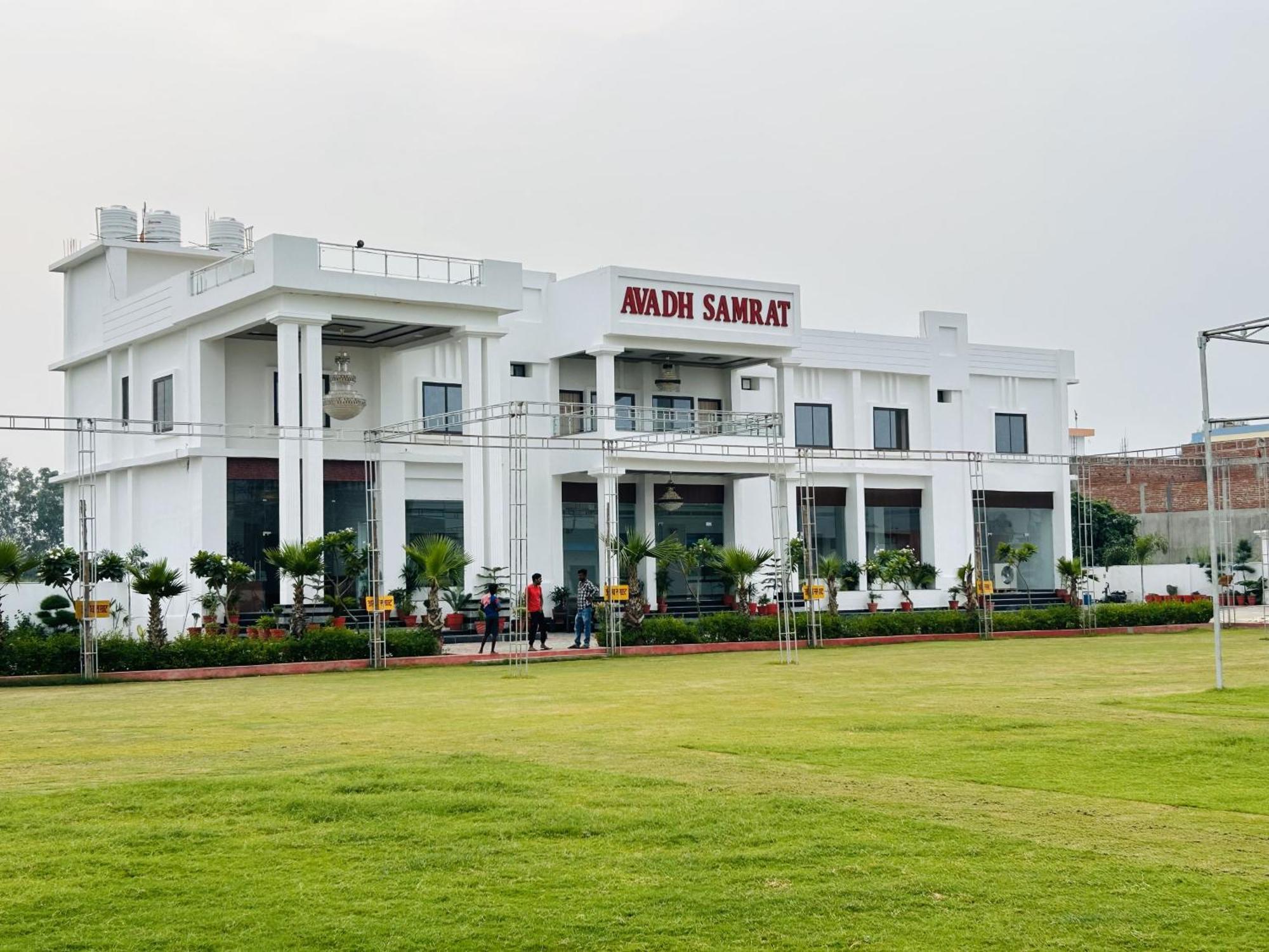 Awadh Samrat Resort Ayodhya Екстер'єр фото