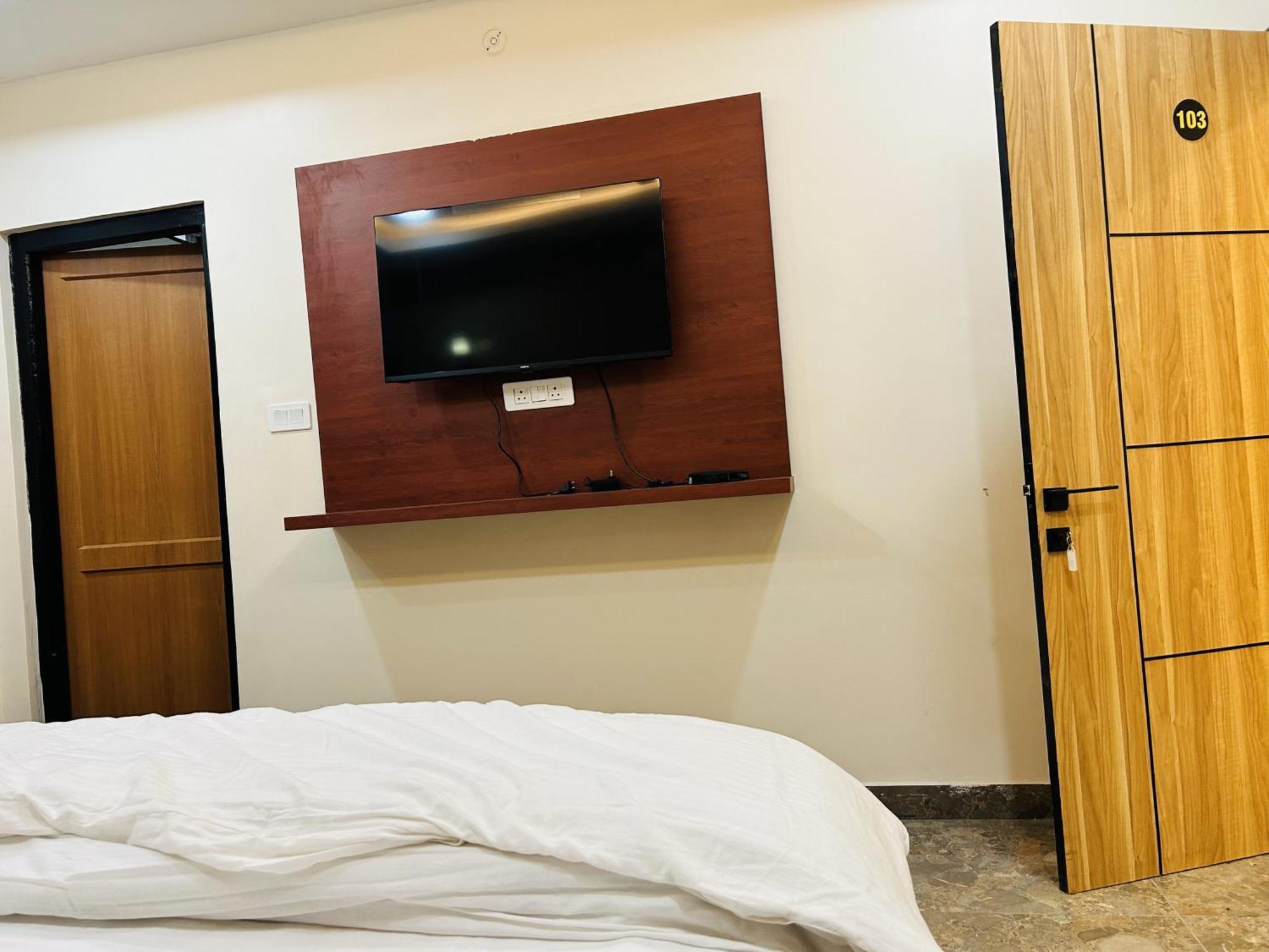 Awadh Samrat Resort Ayodhya Екстер'єр фото