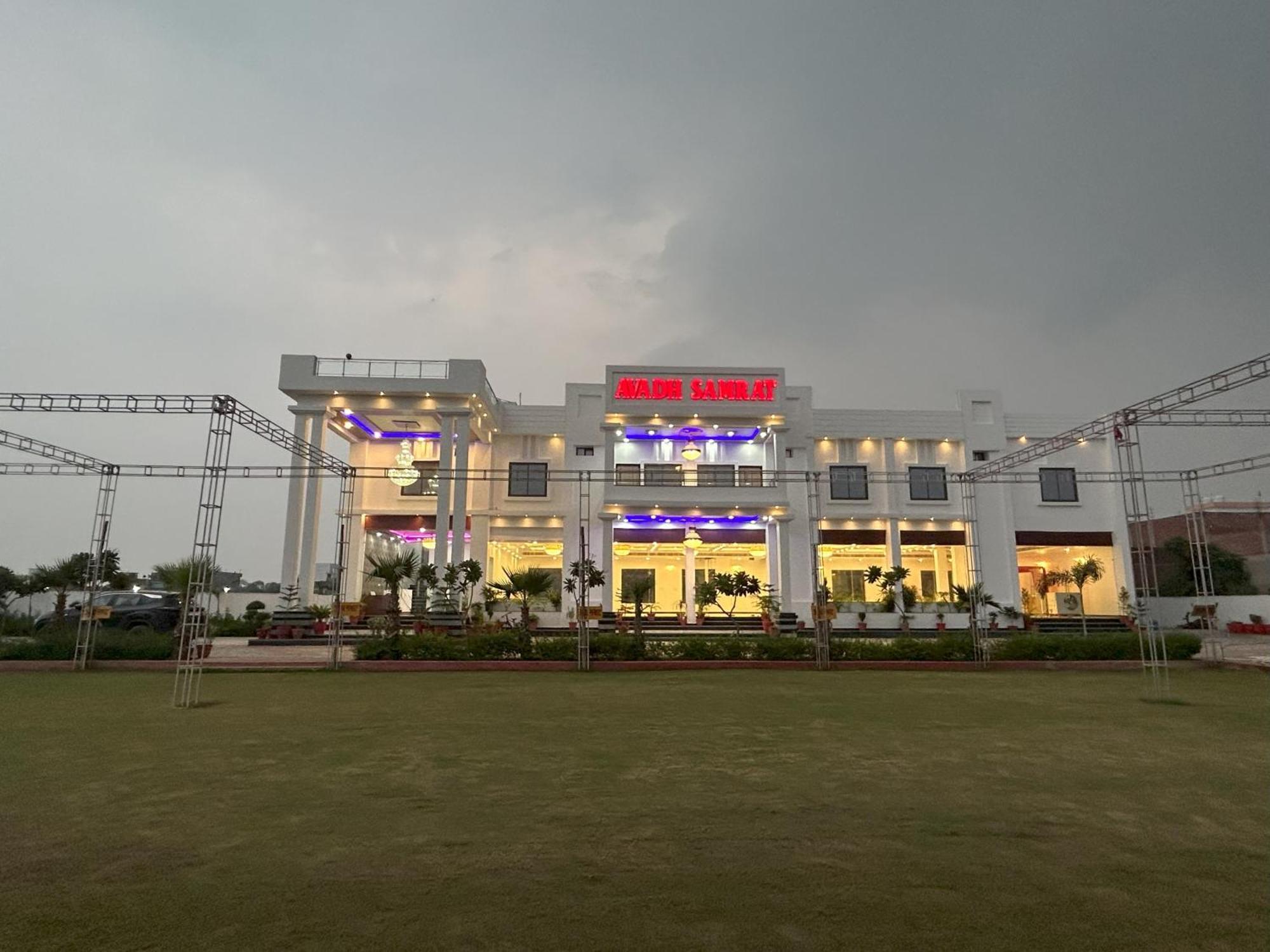 Awadh Samrat Resort Ayodhya Екстер'єр фото